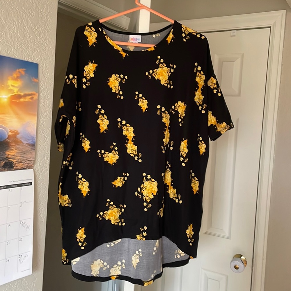 M Lularoe shirt